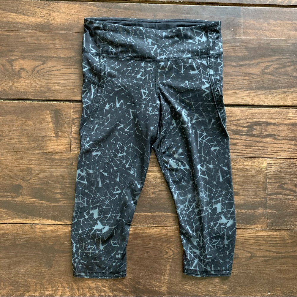 Lululemon Kicker Capris Size 4